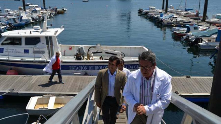 Victoriano Urgorri xunto a José M. Rey nun momento da visita ás instalacións da Estación. Imaxe do Concello de Ferrol