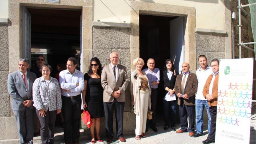 De dereita a esquerda, Jesús Hernández, Manuel Requejo, José L. Lolo, Manuel I. Piñeiro, Juan Casares, Mª Concepción Teijeiro, Ginés Plaza, Mª José Blanco, Mª Paloma Redondo, e Beatriz Dosil