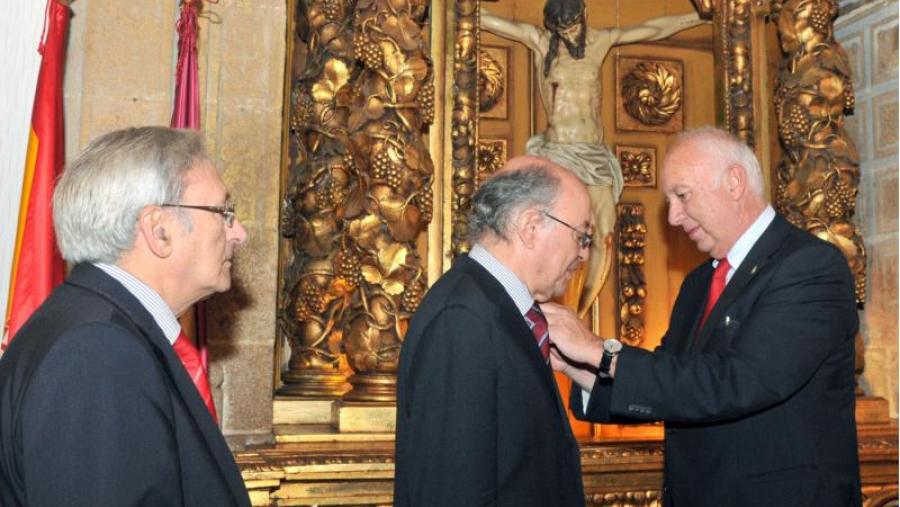 O profesor Jorge Dias de Deus recibiu a Insignia de Ouro da USC