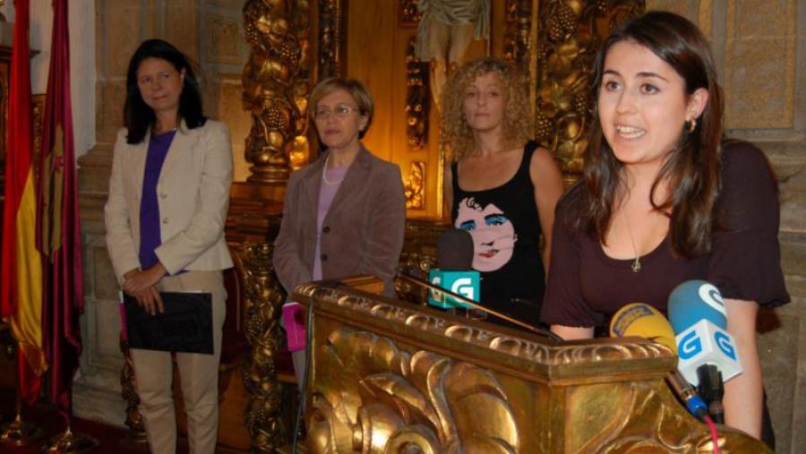 Alba Cid explicou os detalles desta guía aos asistentes ao acto