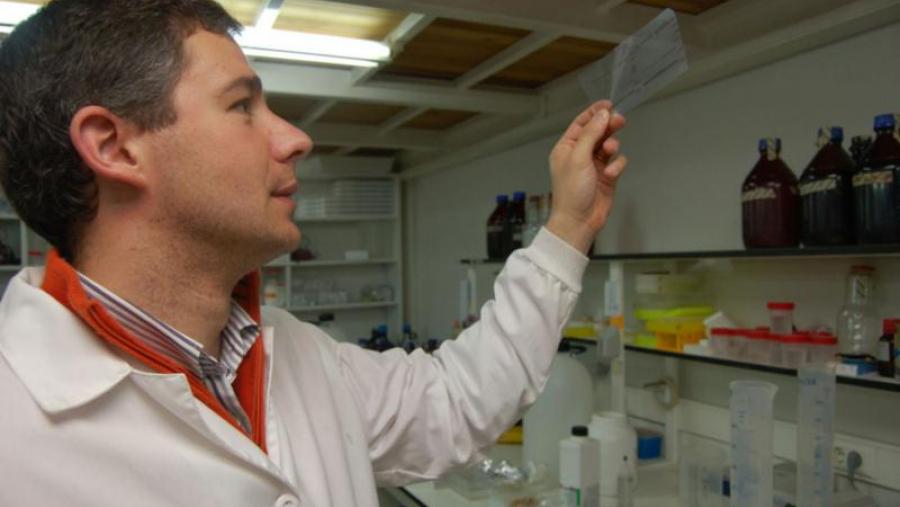 O investigador Miguel López dirixe o labor do grupo NeurObesidad da USC