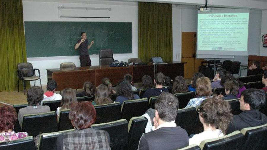 60 alumnos de institutos de toda Galicia asisten en Física a unha nova edición do Masterclass
