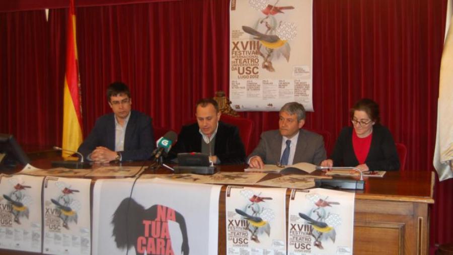 De esquerda a dereita, Marcos Outeiro, Antón Bao, Pedro García Herradón e Paloma Lugilde, durante a presentación do Festival de Teatro Universitario de Lugo