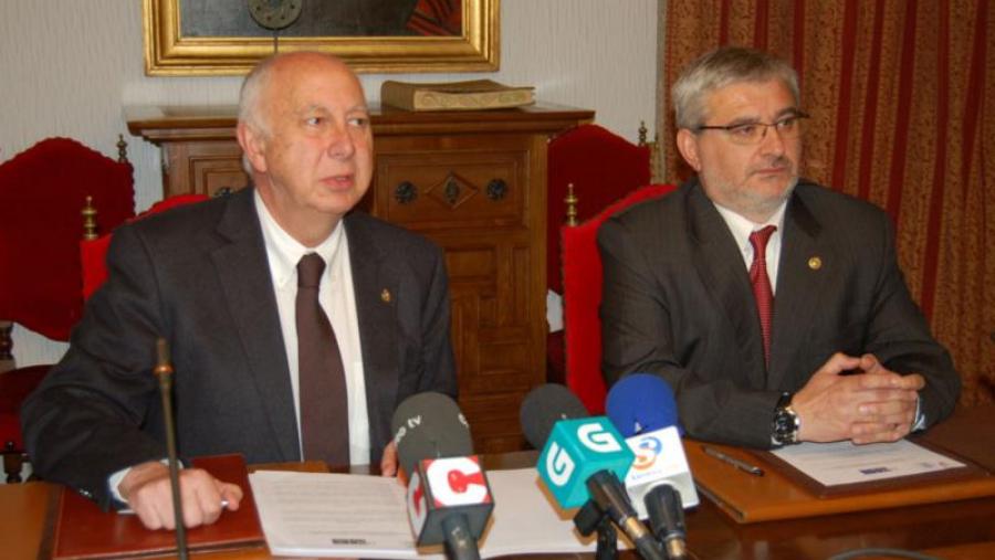O convenio asinárono o reitor da USC e o presidente da Federación de Asociacións de Persoas Xordas de Galicia