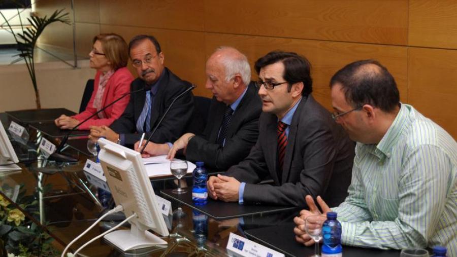 De esquerda a dereita, Benita Silva, Juan Lema, Juan Casares, José Rodríguez e Gumersindo Feijoo. Foto Alfonso (Servimav-USC)