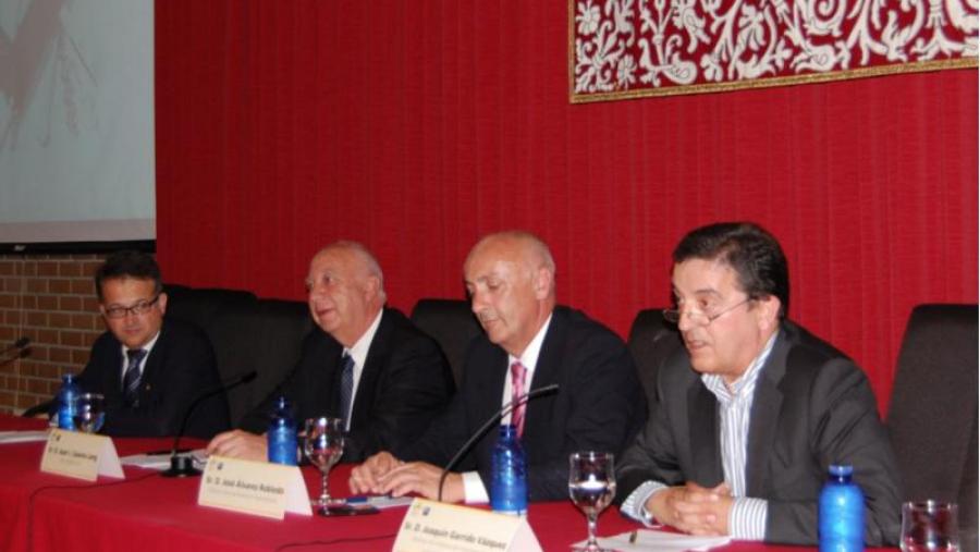 De esquerda a dereita, Javier Bueno, Juan Casares, José Álvarez Robledo e Joaquín Garrido, durante os actos de celebración do XX aniversario da Aula de Produtos Lácteos