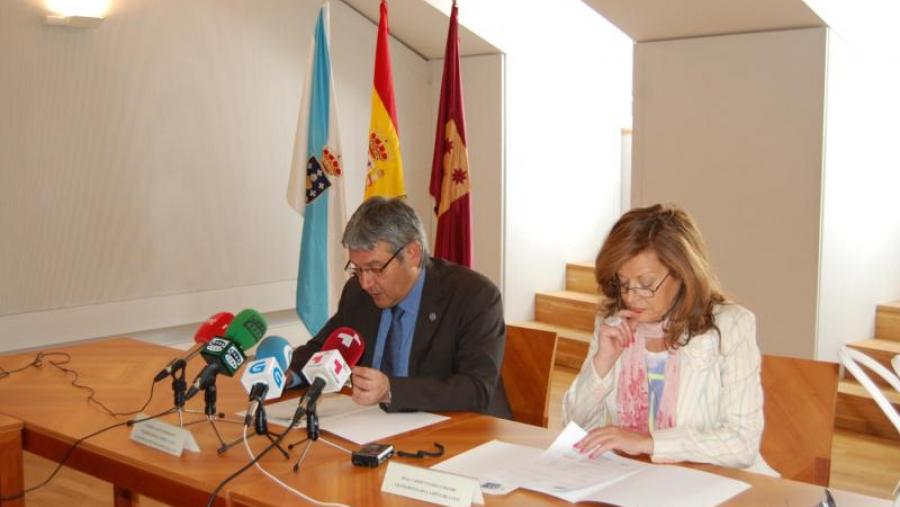 Pedro García Herradón e Carmen Varela, durante a presentación da oferta de prazas e titulacións da USC no Campus de Lugo para o curso 2012-13
