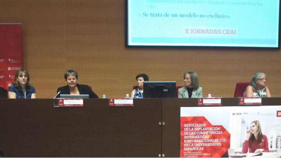 Carmen Fernández Morante (no centro) participou en representación da USC nas X Xornadas CRAI organizadas pola Universidad de la Rioja