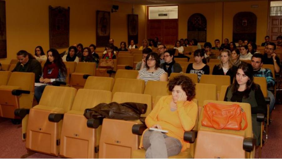 O ciclo desenvólvese no salón de graos de Dereito. Fotos: Alfonso-Servimav