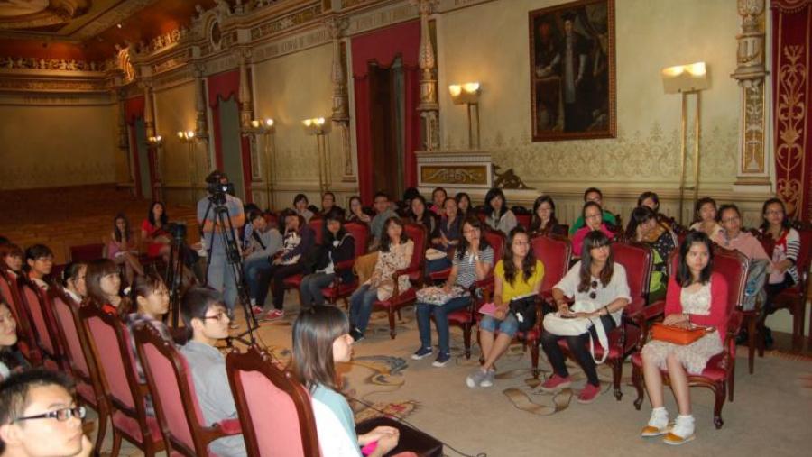 O grupo foi recibido oficialmente no Paraninfo da Universidade
