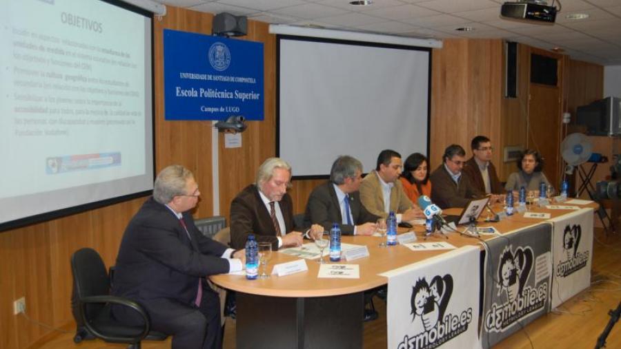 Participantes no acto de presentación do Campionato de España de Modelado 3D de Precisión para Teléfonos Móbiles, na Escola Politécnica Superior de Lugo