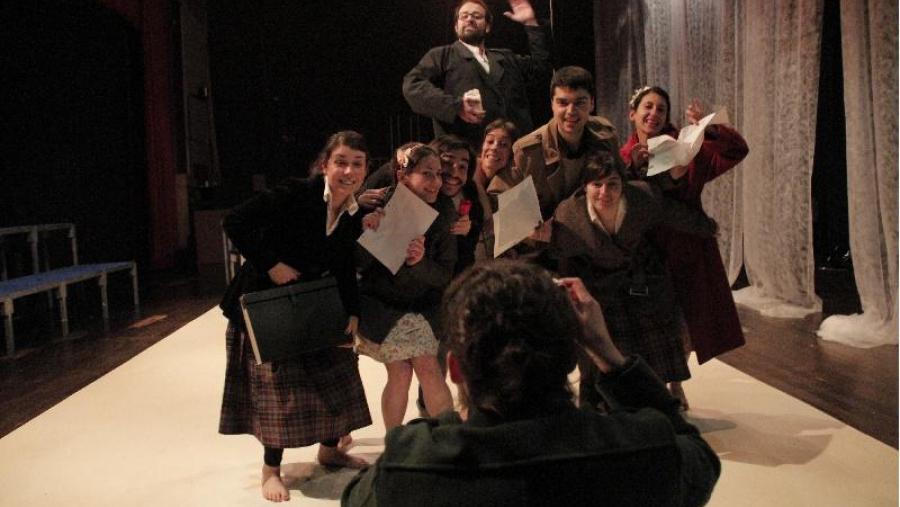 Actores da compañía de teatro USC-Lugo que participan na montaxe 'Animaliños', de Roberto Vidal Bolaño