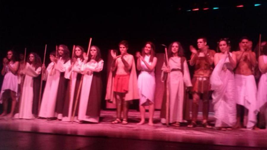 Actores dun dos grupos participantes no XIII Festival de Teatro Grecolatino no auditorio Gustavo Freire de Lugo