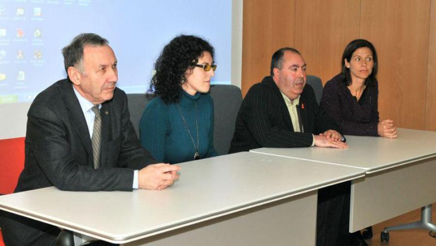 Francisco González, en primeiro termo referiuse ao avance na recuperación da visión das persoas afectadas por esta doenza. Foto: Santi Alvite.