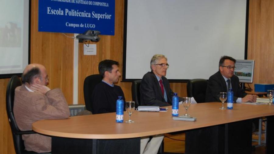 De esquerda a dereita, Carlos Álvarez, Adolfo López, Ramón Velo e Javier Bueno, na presentación do máster