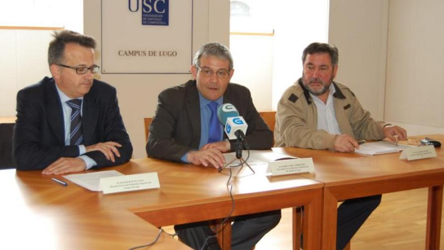 De esquerda a dereita, Javier Bueno, Pedro García Herradón e Luís Celeiro, na presentación do concurso