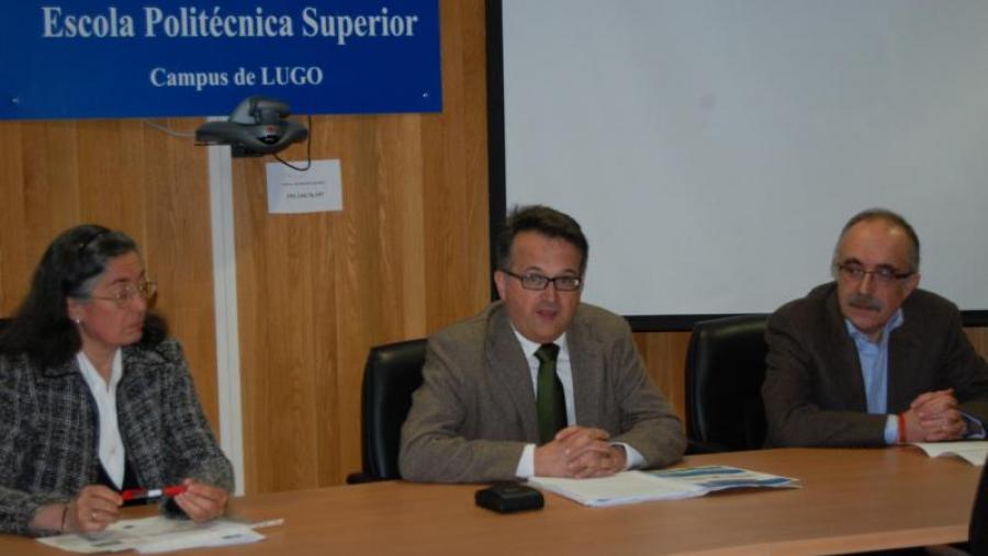 De esquerda a dereita, María Teresa Alegre, Javier Bueno e Juan Méndez, na presentación da campaña 'A ciencia dos alimentos'