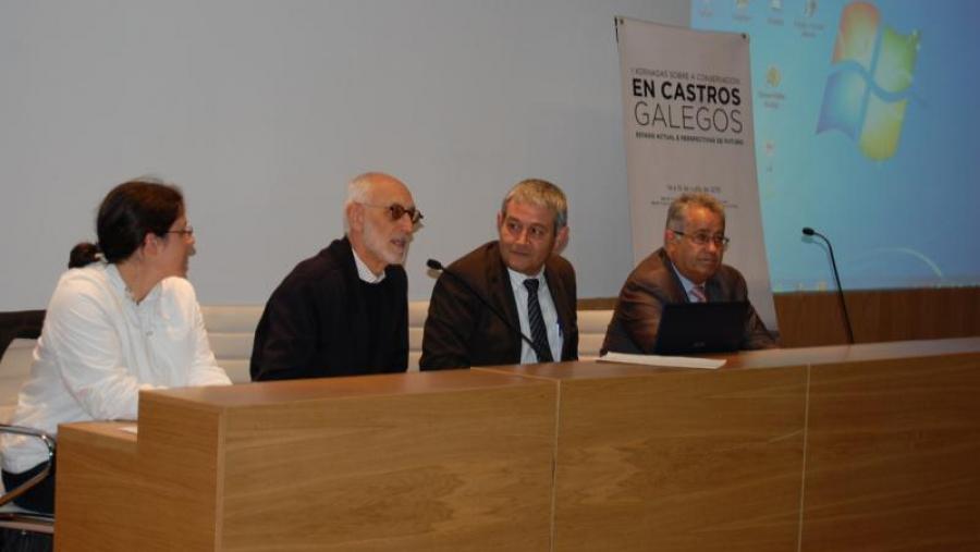 De esquerda a dereita, Carolina Pérez, Felipe Arias, Pedro García Herradón e Ramos Ledo, na apertura das xornadas sobre conservación de castros