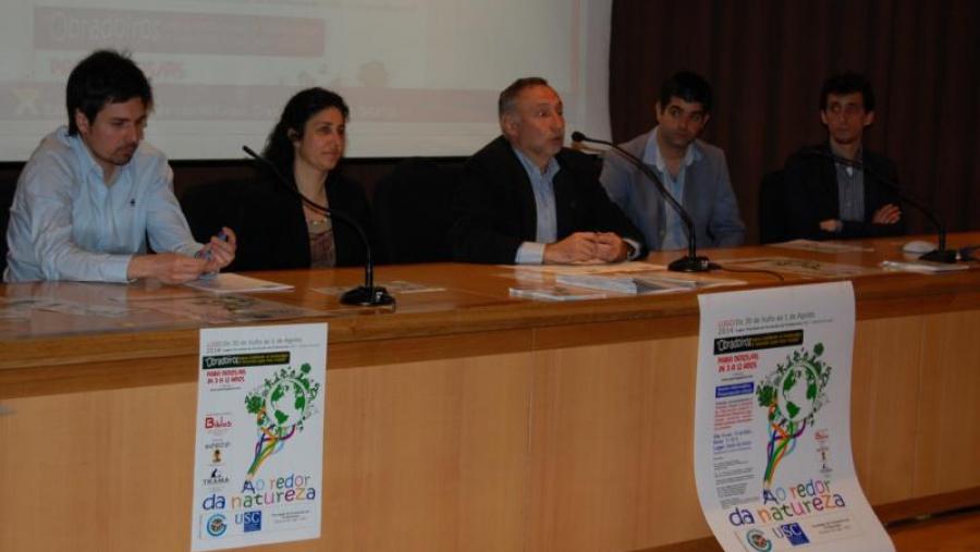 González, Aznar, Lestegás, Porto e Baras, na presentación de 'Ao redor da natureza' en Formación do Profesorado