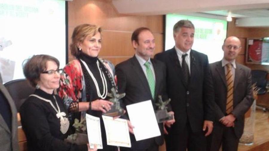 Cristina Castillo, segunda pola esquerda, co diploma acreidativo do XIV Premio Cristóbal de la Puerta