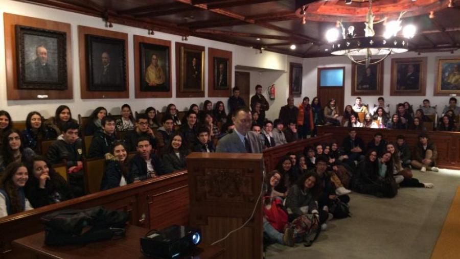 A visita celebrouse este venres, onde o alumnado recibiu as indicacións de Vicente Ginesta