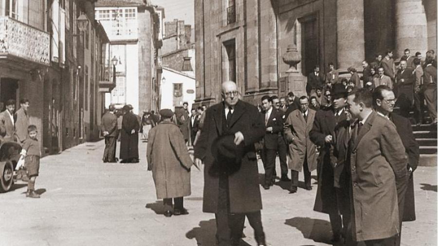 Otero Pedrayo á saída do discurso pronunciado en marzo de 1958 na Facultade de Xeografía e Historia