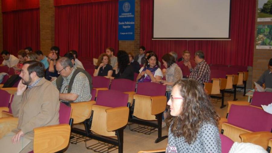 Técnicos participantes na xornada da UXFS da USC, no salón de actos da EPS