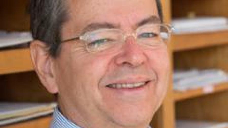 O prestixioso químico estadounidense do MIT Stephen Buchwald visita a USC