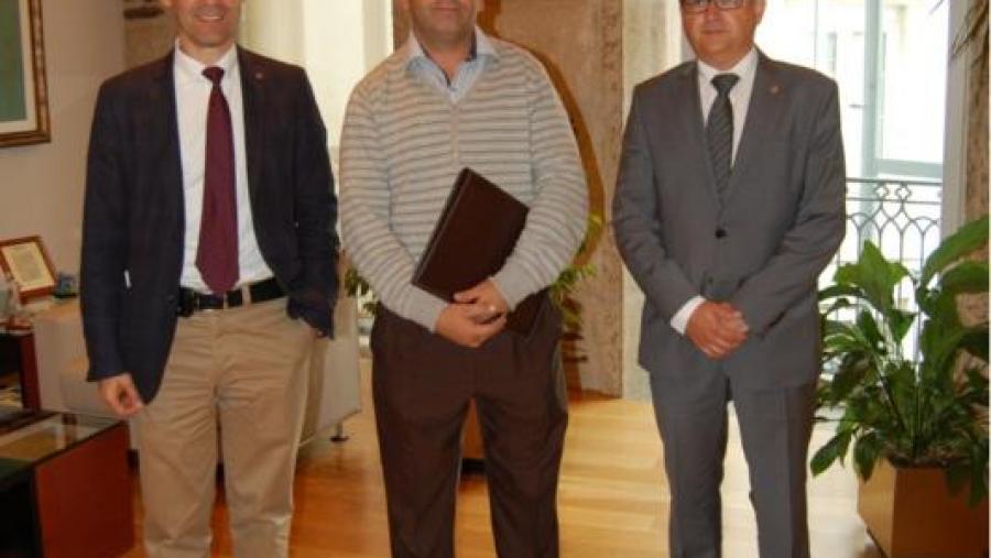 Ezzarf Abdelouahid, entre Andrés Barreiro e Javier Bueno, na Vicerreitoría de Lugo