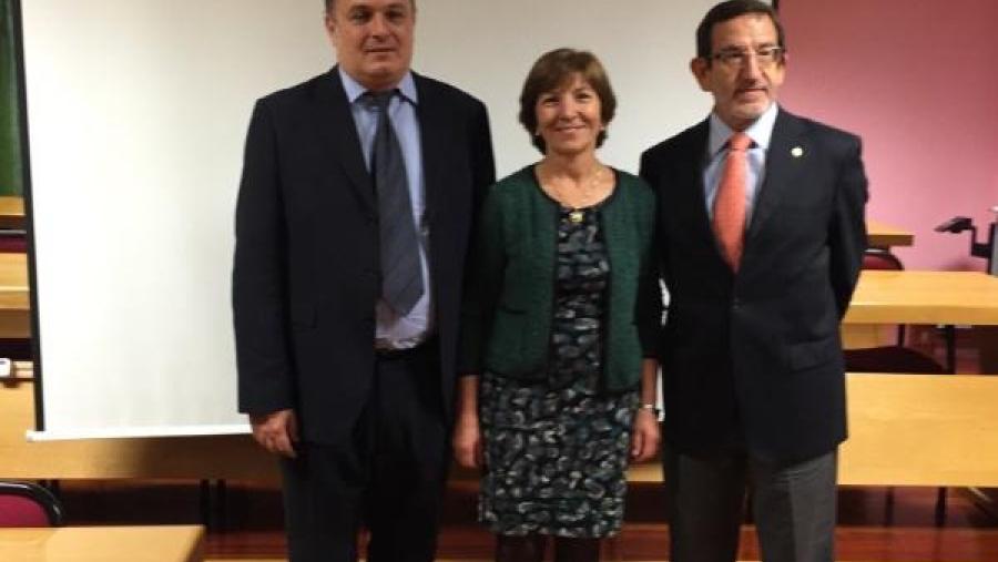 María Luisa Barreal, entre Gonzalo Fernández e Pablo Díez Baños, na Facultade de Veterinaria de Lugo