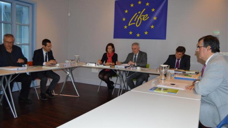 De esquerda a dereita, Iglesias, Barreiro, López, Viaño, Cela e Pablo Ramil, na reunión do consello de goberno do Ibader