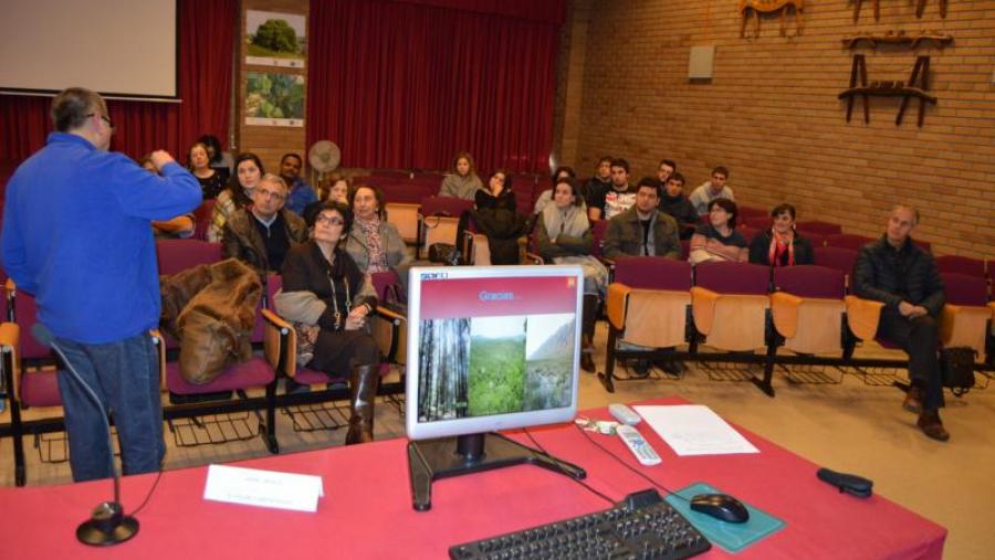 Participantes na xornada 'Solos do mundo: Retos fronte ao cambio climático', na EPS