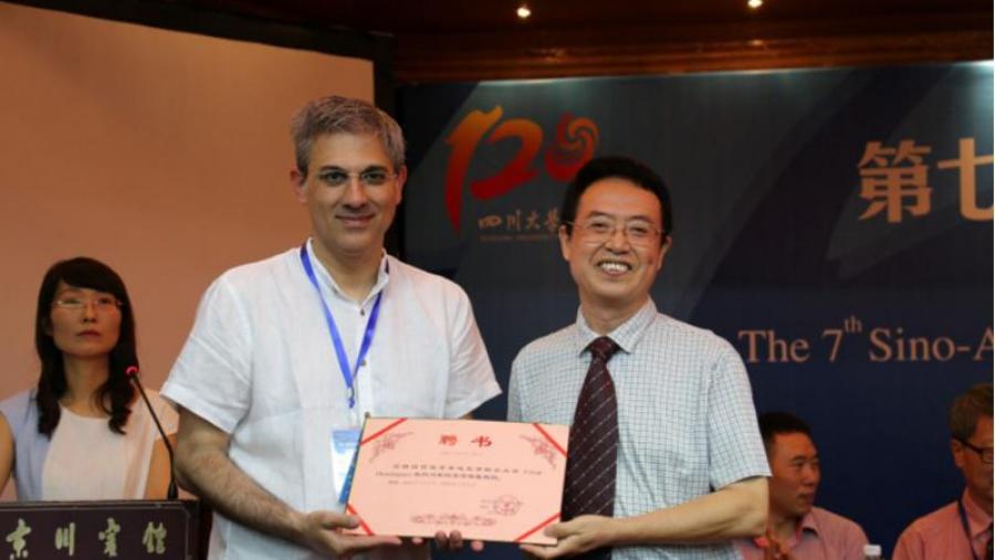 O profesor Domínguez recibiu o nomeamento no transcurso do Sino-American Comparative Literature Symposium
