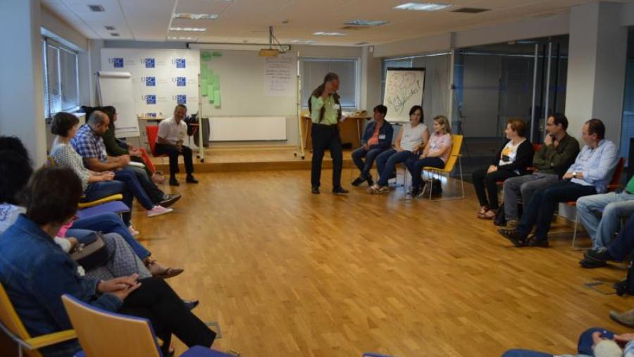 Asistentes ao curso de formación de asesores en aconsellamento rural, no edificio Cactus do Campus Terra da USC
