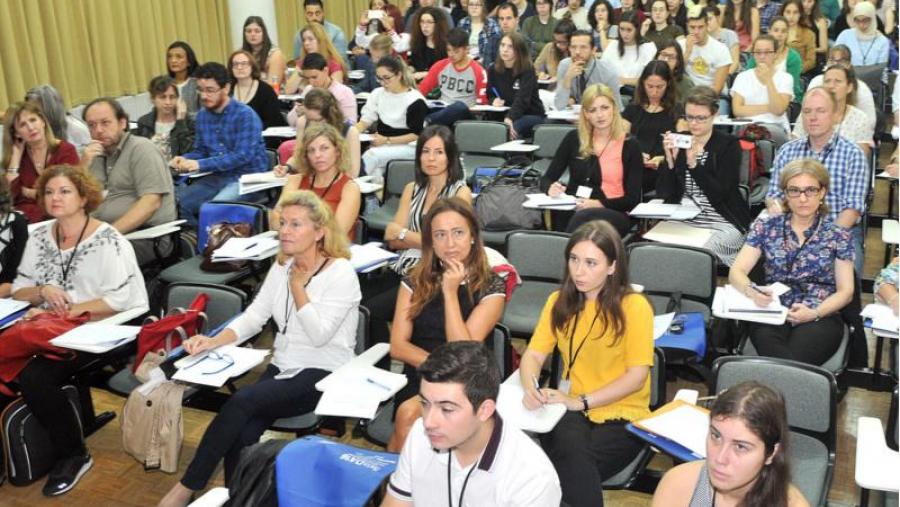 O encontro desenvólvese na Facultade de Filoloxía (Foto: Santi Alvite)