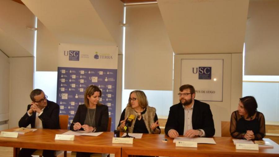 De esquerda a dereita, Gonzalo Fernández, Lara Méndez, Carme Silva, Álvaro Santos e Mª Dolores Fernández, na presentación da obra