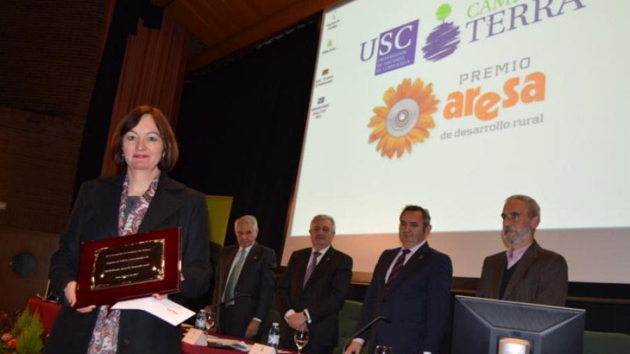 A presidenta de Ovica, María do Carmen Fernández Carreira, tras recoller o XVII Premio Aresa de Desenvolvemento Rural