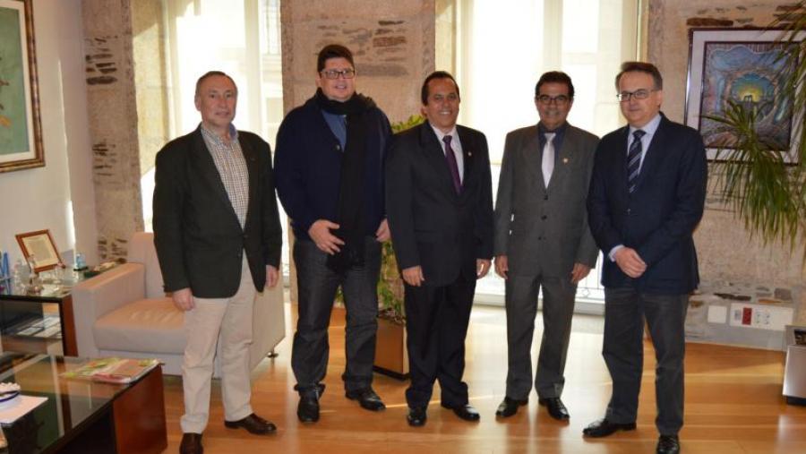 Integrantes da delegación do Instituto Federal do Goiás, entre Francisco Rodríguez Lestegás e Javier Bueno
