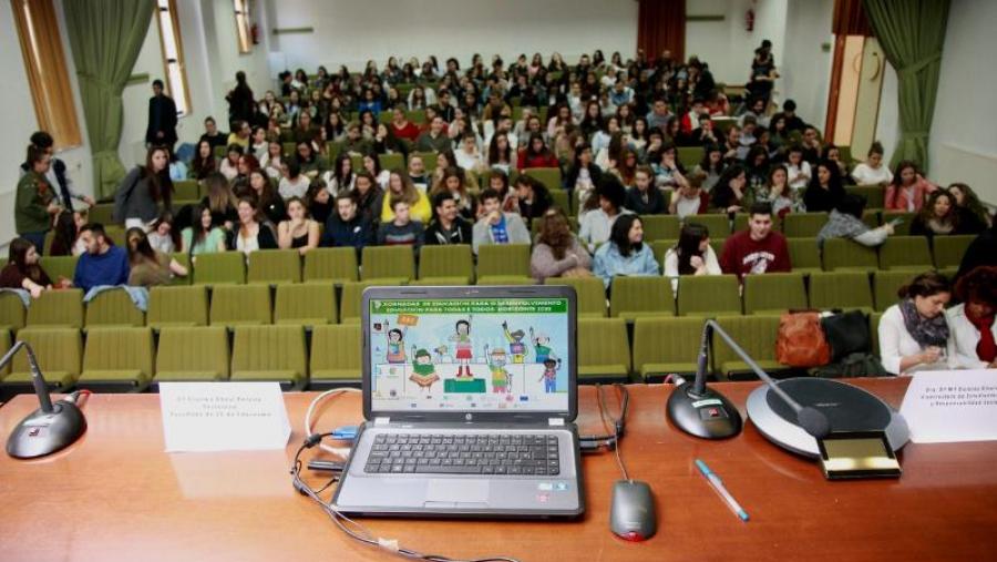 As xornadas congregan centos de participantes en Ciencias da Educación (Foto: SERVIMAV-USC)