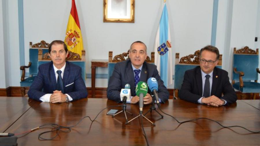De esquerda a dereita, Francisco Marín, Ramón Carballo e Javier Bueno, na Subdelegación do Goberno en Lugo