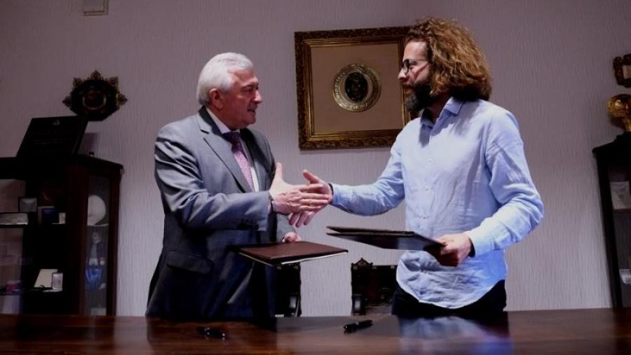 O reitor Juan Viaño e Carlos Durán, logo da sinatura. Foto:Servimav-USC