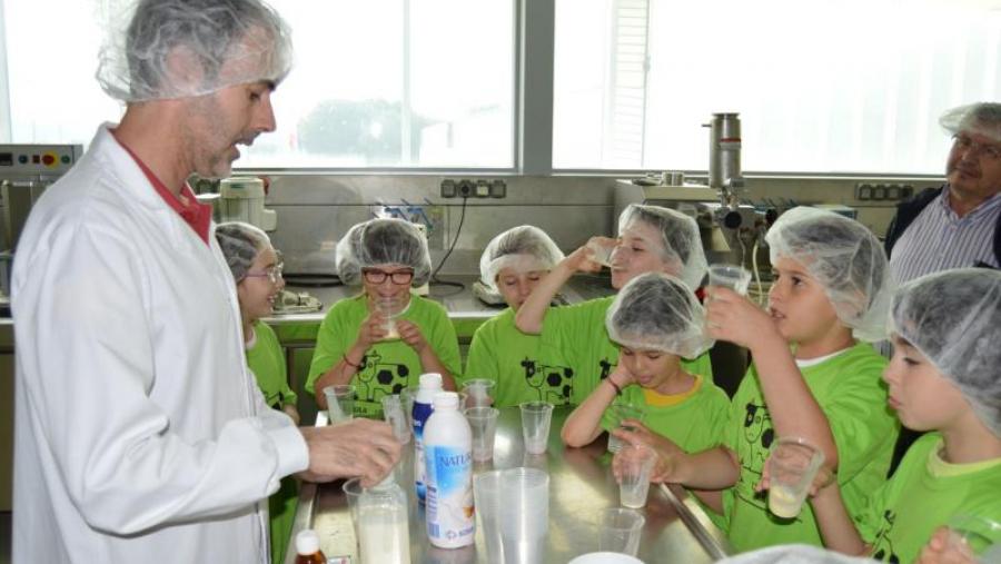 Visitas e e obradoiros escolares na Aula de Produtos Lácteos e Tecnoloxías Alimentarias (APLTA) da USC