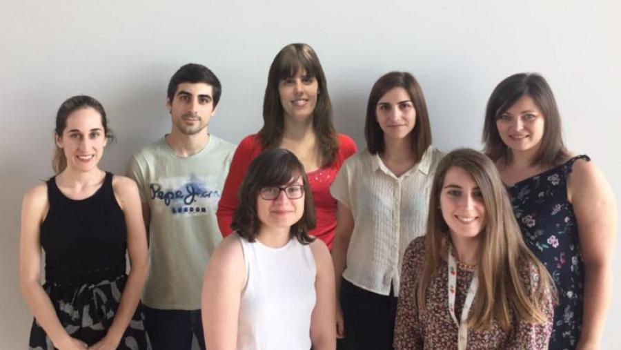 Foto montaxe do grupo de NeurObesidad. de esquerda a dereita; arriba: Tania López, Ismael González, Noelia Martínez, Patricia Seoane e Cristina Contreras; abaixo: Eva Rial e Laura Liñares