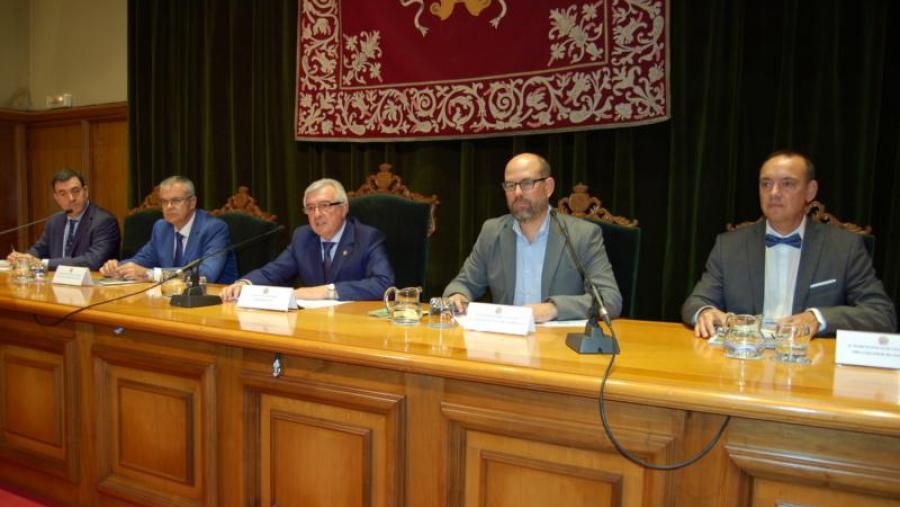 De esquerda a dereita, Román Rodríguez, Santiago Villanueva, Juan Viaño, Martiño Noriega e Marcelino Agís