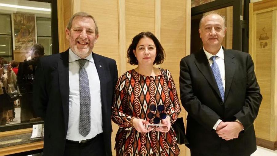 Almudena Hospido, flanqueada por Rafael Sánchez e Domingo González