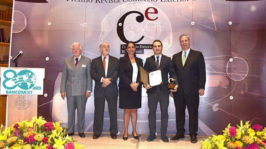 Segundo pola dereita, Óscar Rodil xunto con integrantes do xurado