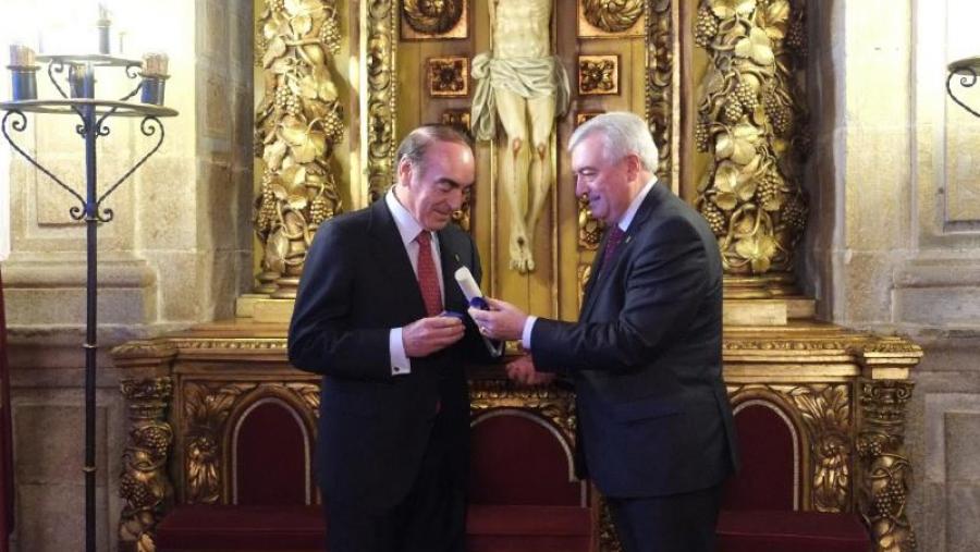 A USC recoñece coa Insignia de Ouro a José Antonio Villasante