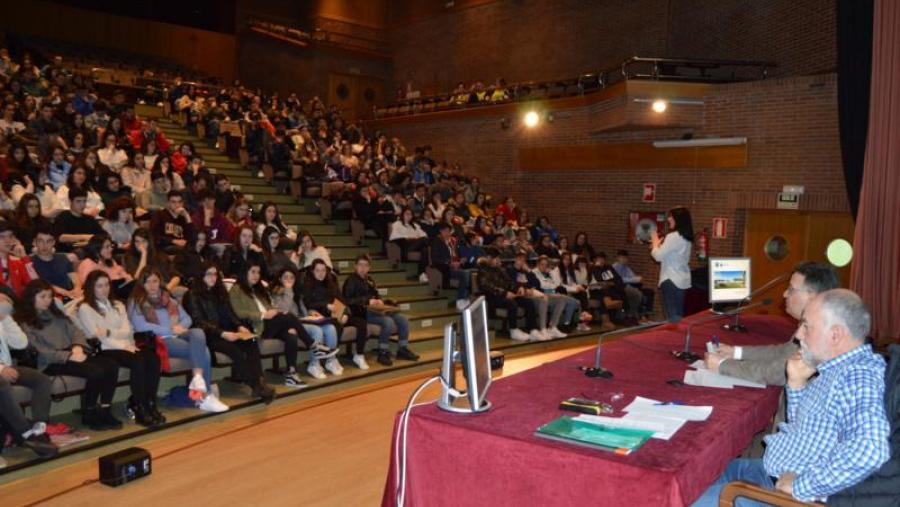 González y Bueno, no acto de recepción do alumnado de secundaria