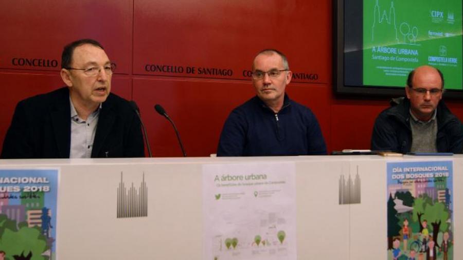 De esquerda a dereita, Marcos González, Xan Duro e Luis Incera. Foto: Concello de Santiago de Compostela