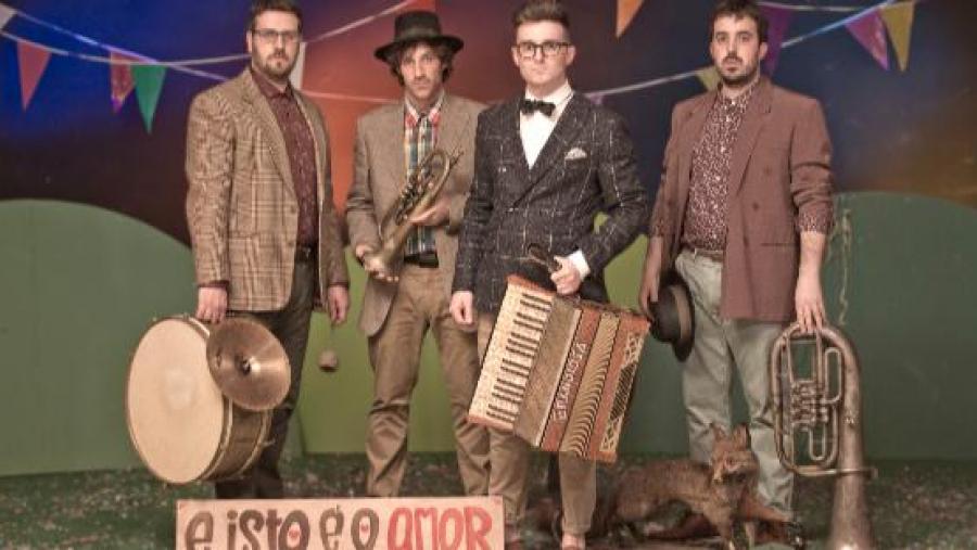 Integrantes da banda Caxade